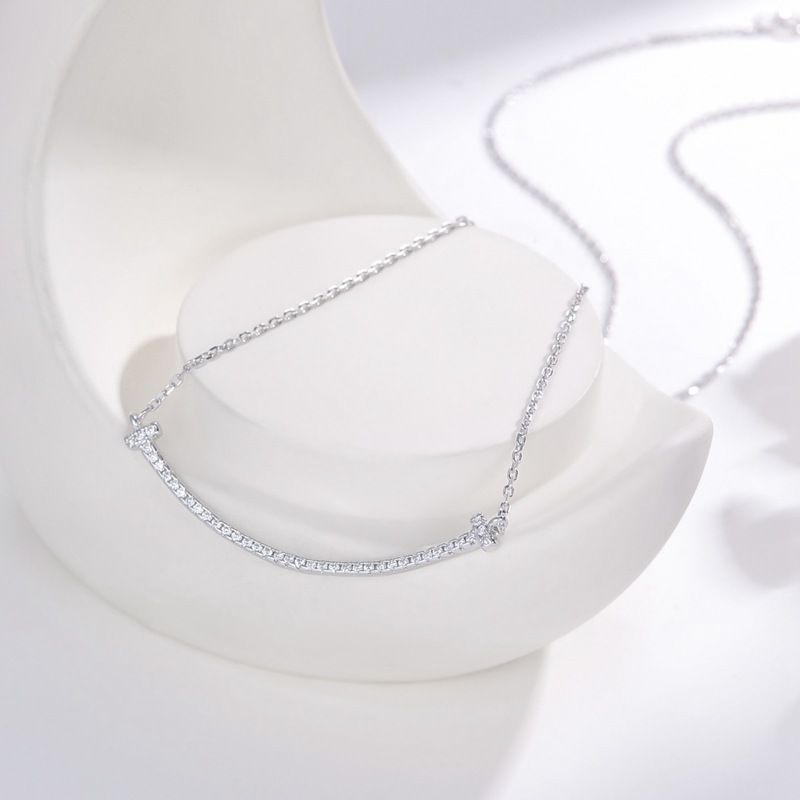 Curved Line Moissanite Necklace