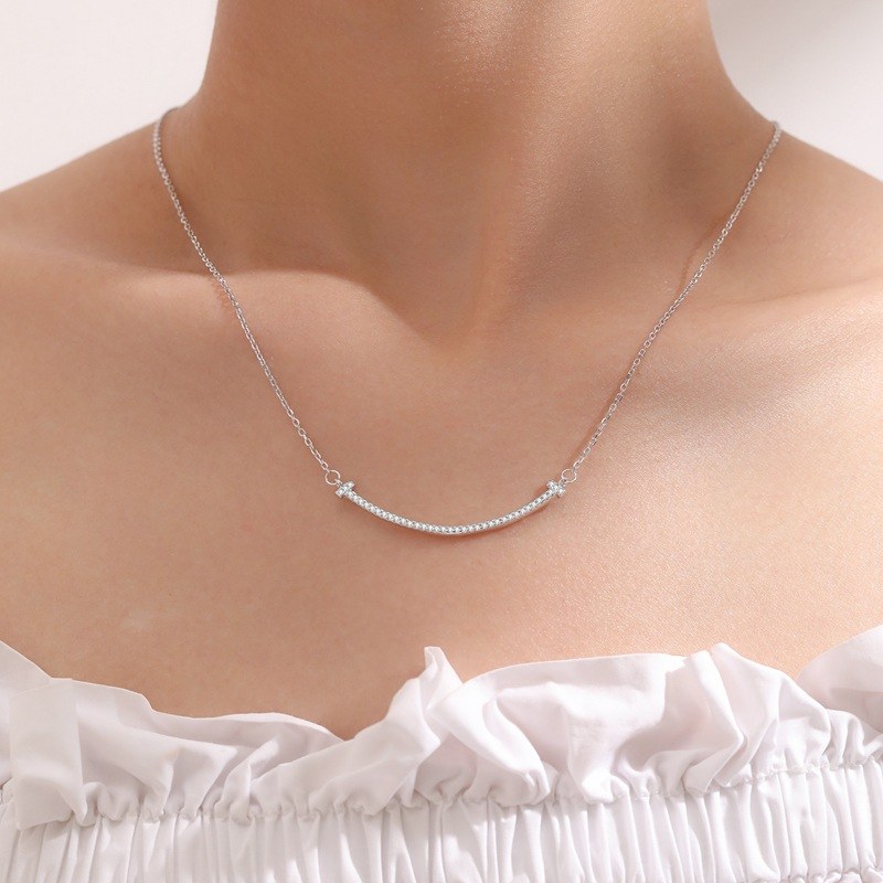 Curved Line Moissanite Necklace