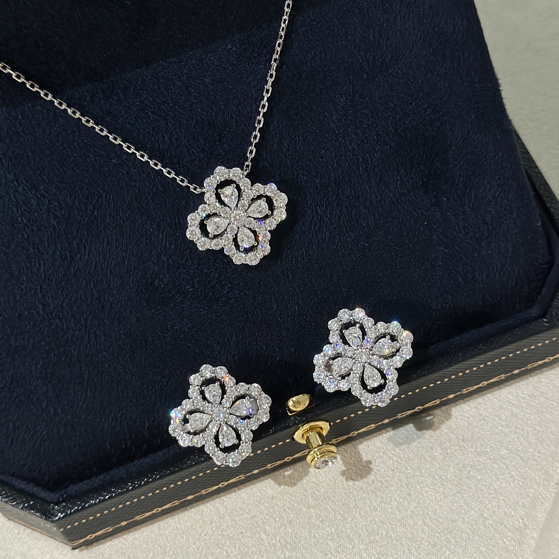 Halo Clover Moissanite Necklace