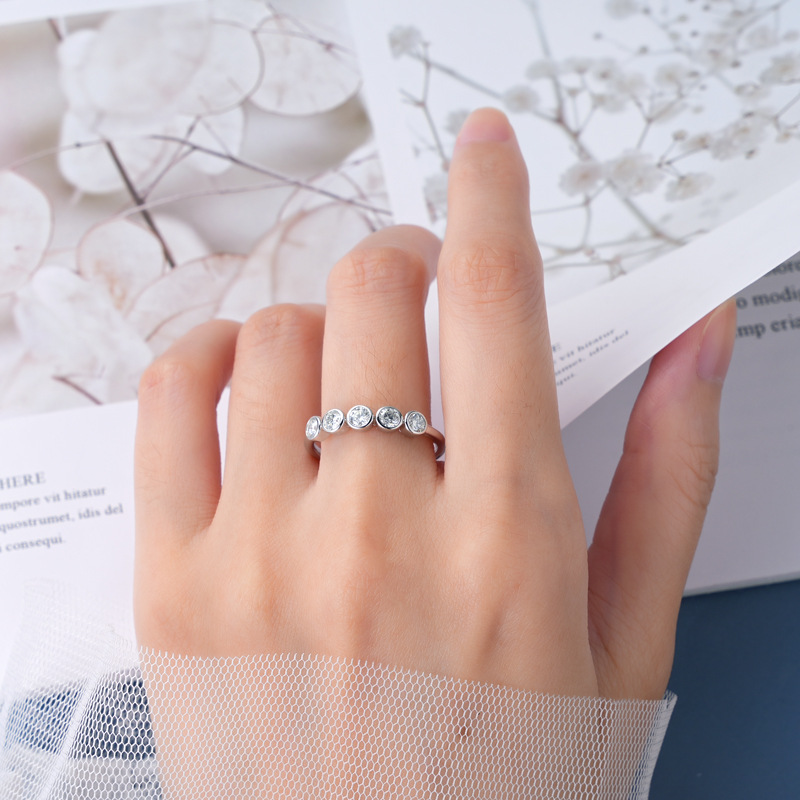 Five-Stone Bubble Moissanite Wedding Band-VOOGME