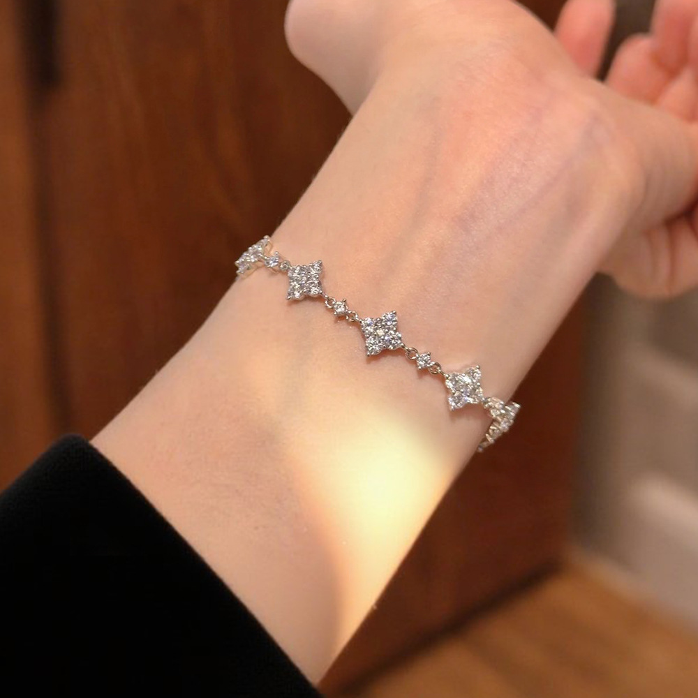 Delilah Clover Moissanite Bracelet
