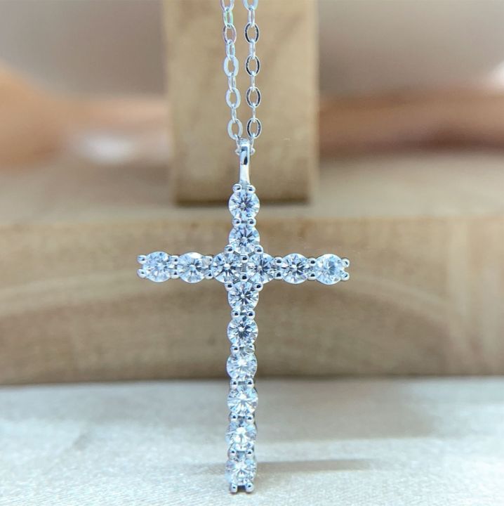 Lean Cross Moissanite Pendant-VOOGME