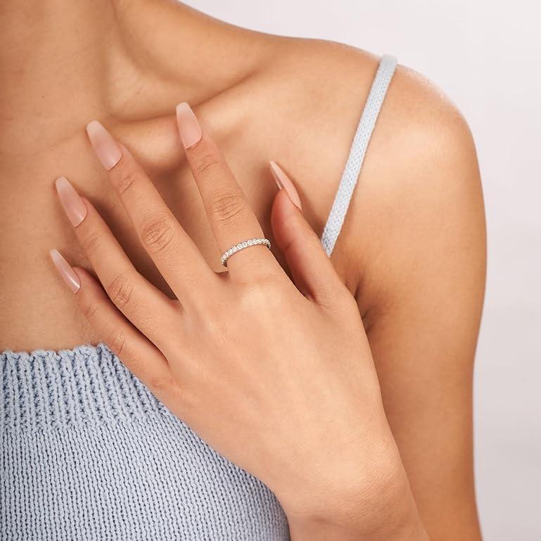 Glyph Embrace Round Moissanite Wedding Band