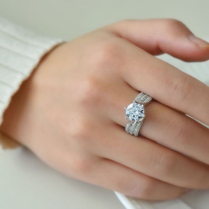 Luxe Side Moissanite Engagement Ring-VOOGME