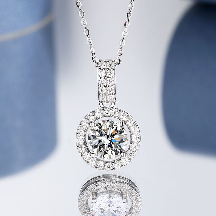 Tiling Halo Moissanite Pendant-VOOGME