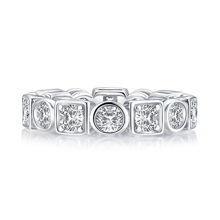 Unique Embrace Round Moissanite Wedding Band-VOOGME