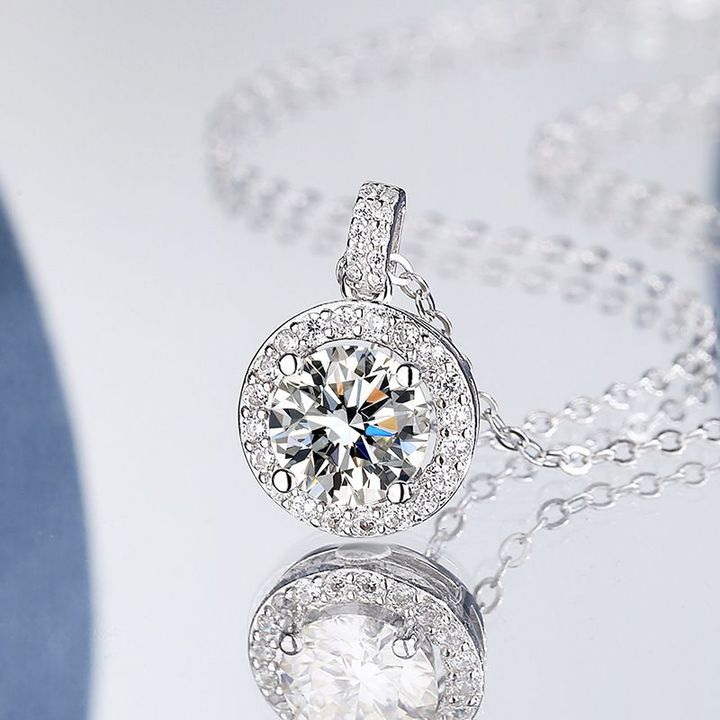 Tiling Halo Moissanite Pendant-VOOGME