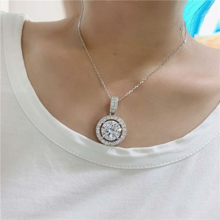 Tiling Halo Moissanite Pendant-VOOGME