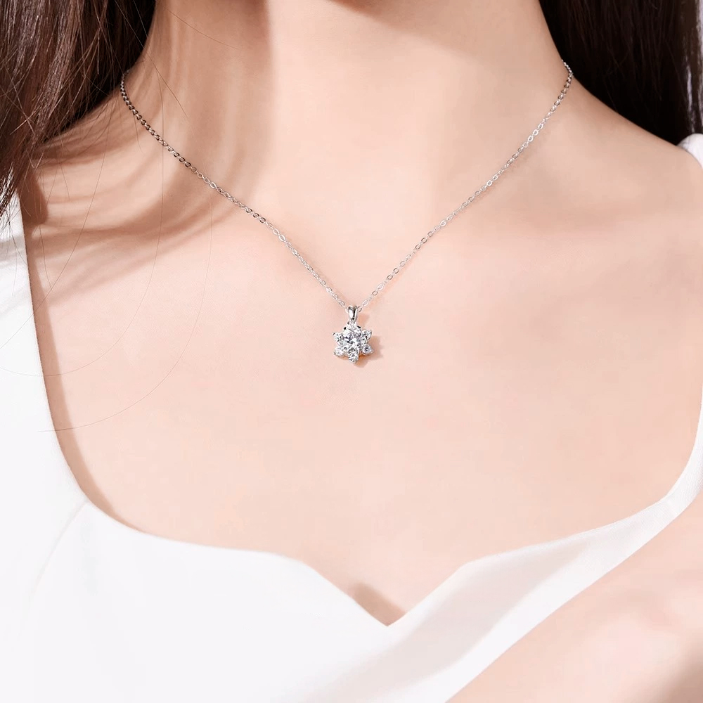 Intaglio Snowflake Moissanite Necklace