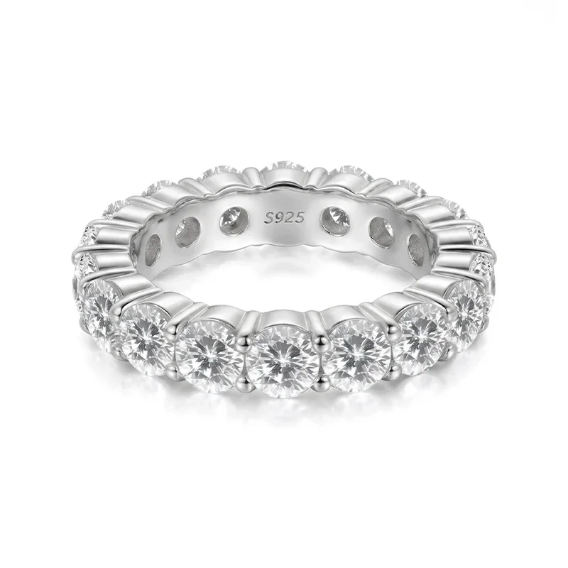 Round Moissanite Wedding Band (4.5 ct. tw.)
