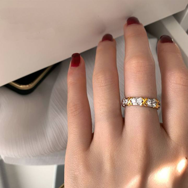 X Relief Moissanite Wedding Band-VOOGME