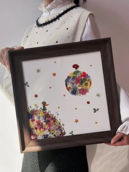 Travel The Planet 1 |Resin Or Wooden Fame |Custom Pressed Flower Preservation | Wedding Flowers | Memorial Flower | Meadow Design | Home Decor