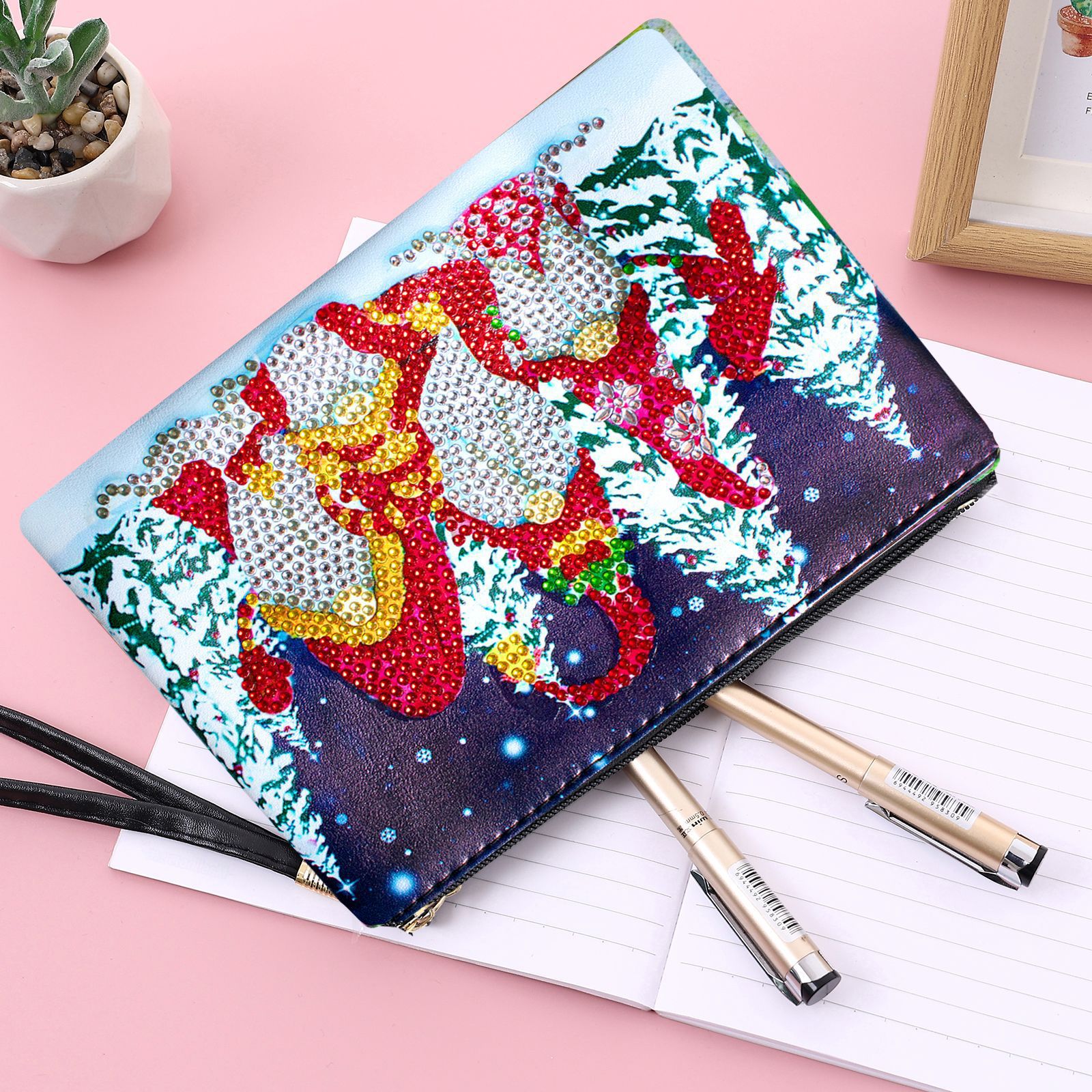 1 piece of 5D DIY diamond painted handbag makeup bag, Christmas themed handmade diamond art craft bag