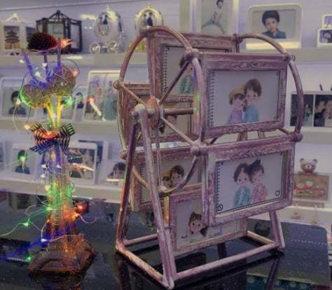 🎡 Retro Vintage Rotating Ferris Wheel Picture Frame