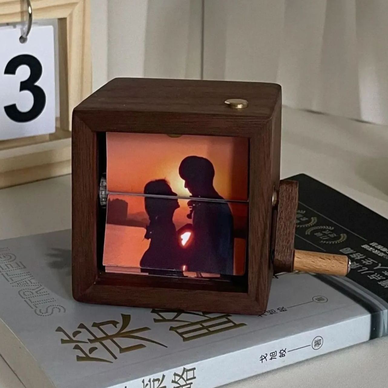 Custom Photo Flipbook Frame Animation Machine Mechanical Hand-cranked Flipbook Box Photo Album with Light Black Walnut Anniversary Gifts