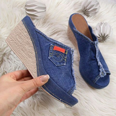 Ethnic women's sandals with medium heels