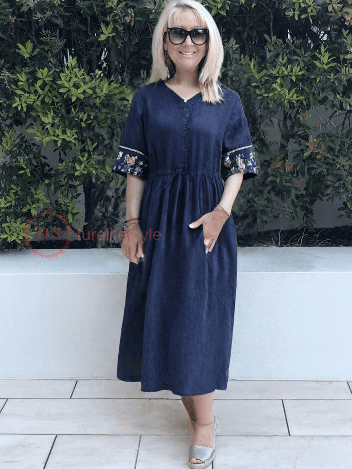 Jacquard Embroidered V-neck Dress for Women's Loose and Thin Lace-up Waist Temperament Long Skirt