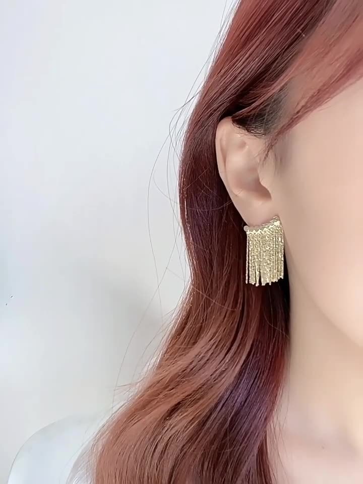 Arc-shaped tassel earrings