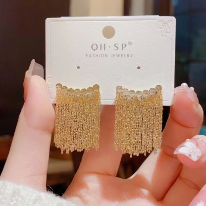 Arc-shaped tassel earrings
