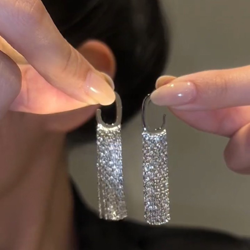 Temperament G Tassel Earrings