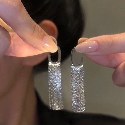 Temperament G Tassel Earrings