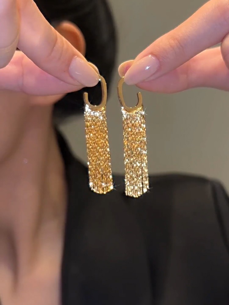 Temperament G Tassel Earrings