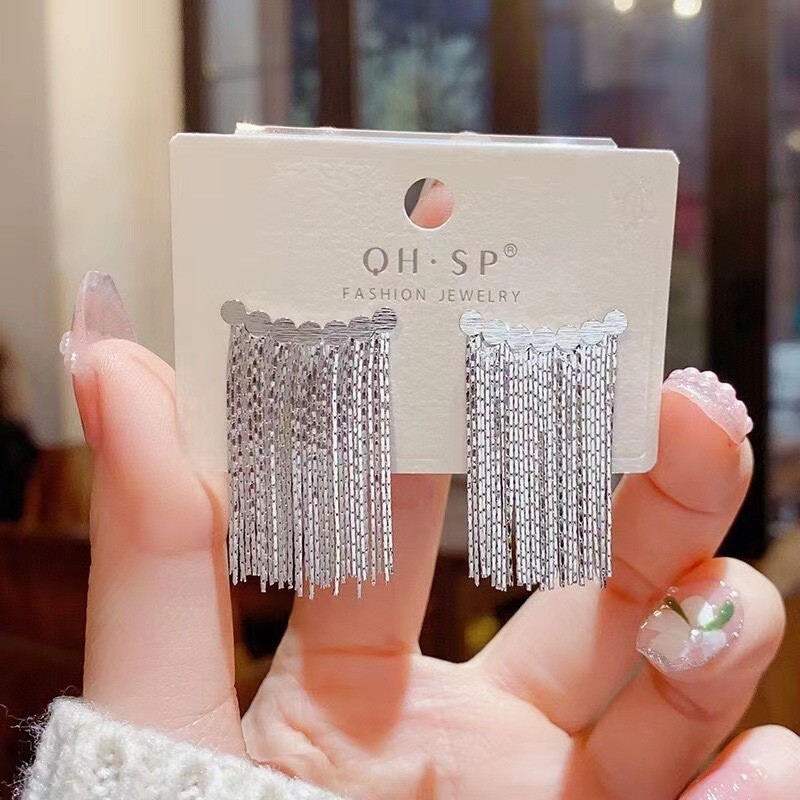 Arc-shaped tassel earrings