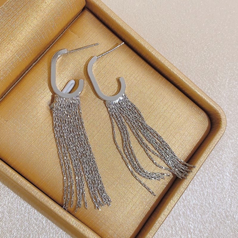 Temperament G Tassel Earrings
