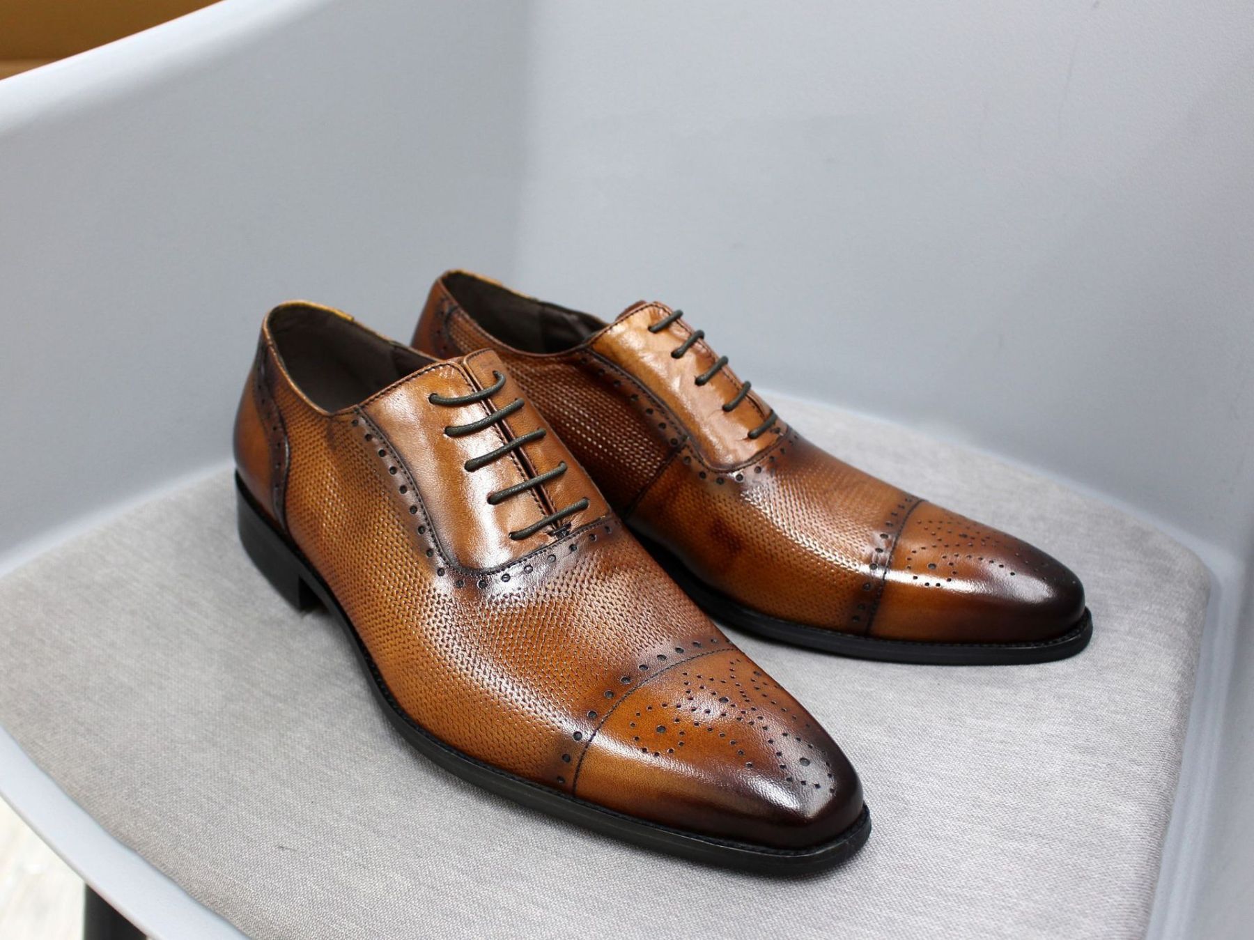 Men's Genuine Leather Brogue Oxford Shoes - Classic Perforated Dress Shoes