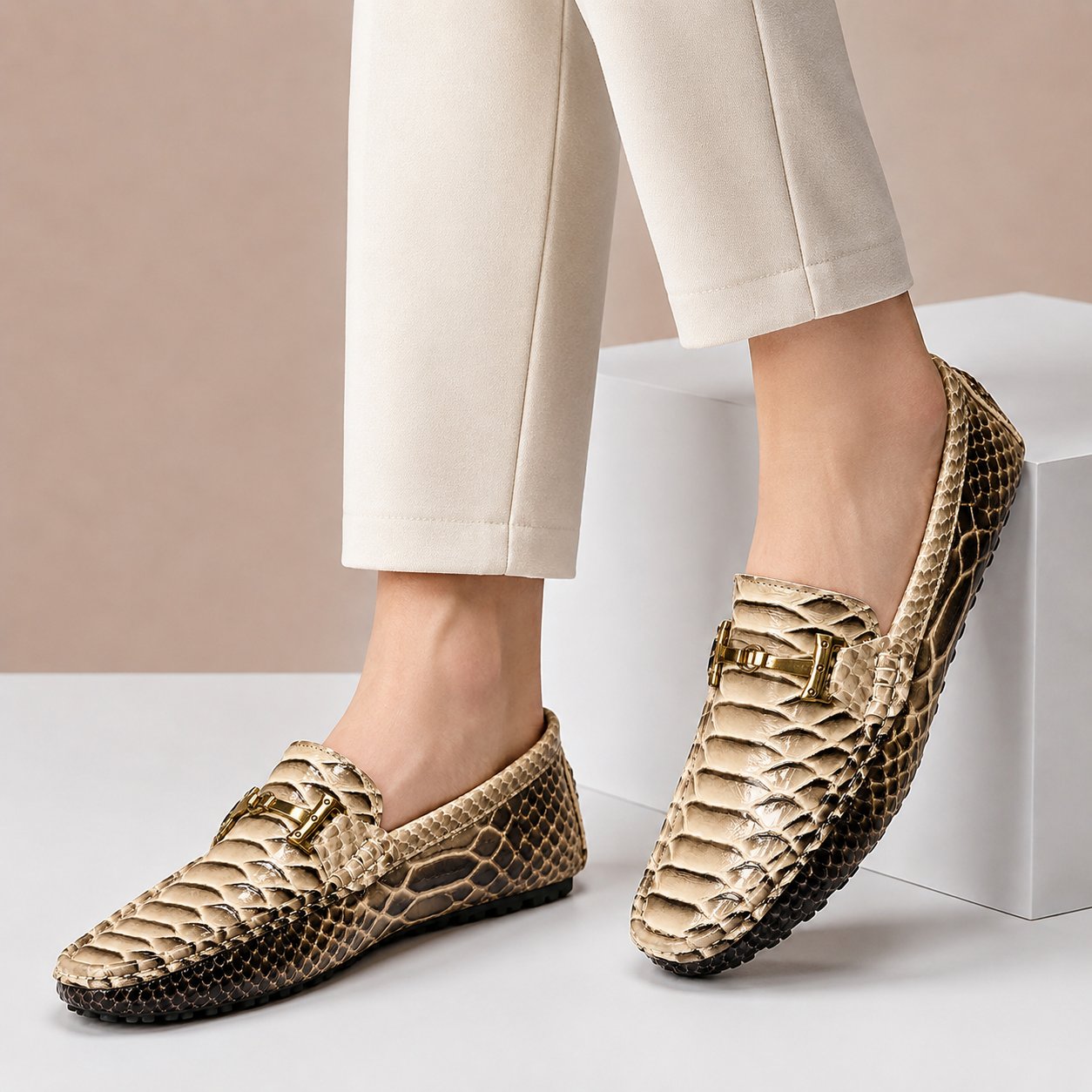 Gradient Snake Print Men Slip-on Driving Loafers with Metal Buckle