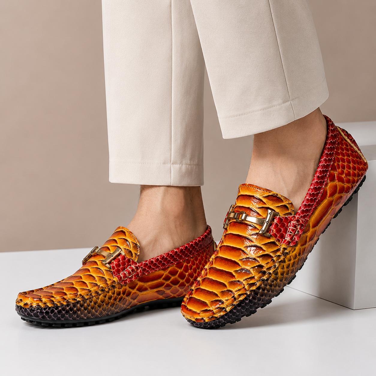 Gradient Snake Print Men Slip-on Driving Loafers with Metal Buckle