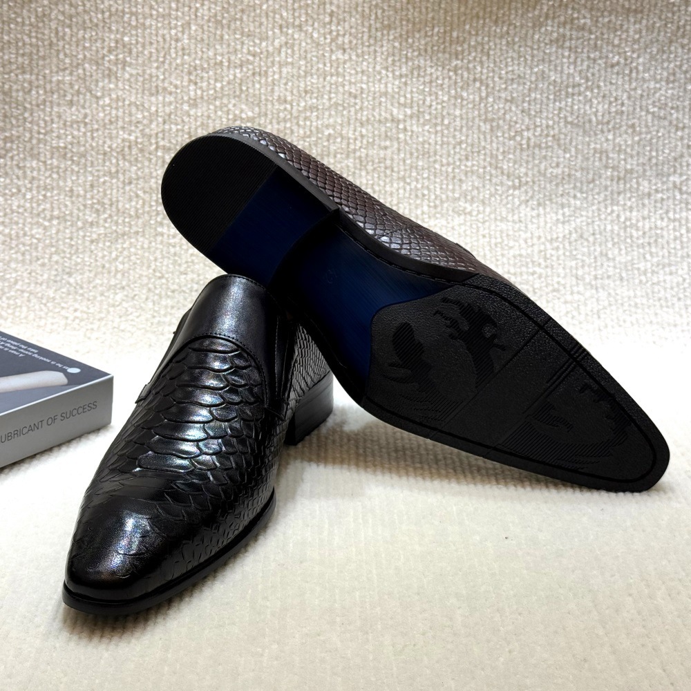Men's Genuine Leather Crocodile Embossed Pointed Toe Loafers