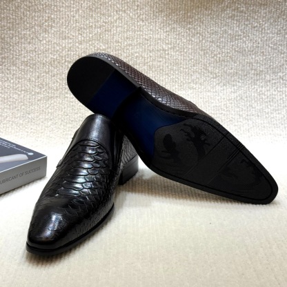 Men's Genuine Leather Crocodile Embossed Pointed Toe Loafers
