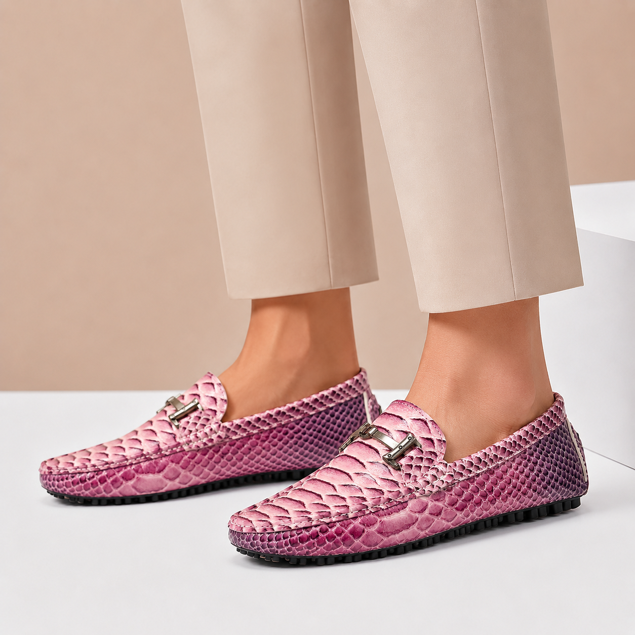 Gradient Snake Print Men Slip-on Driving Loafers with Metal Buckle