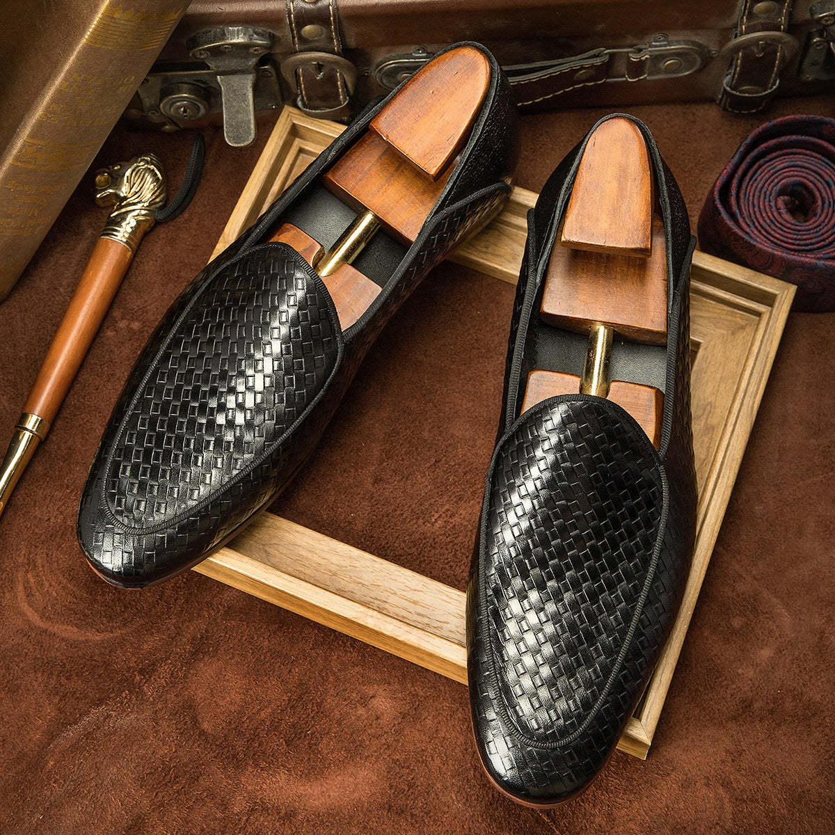 luxury black color slip-on leather loafers shoes men