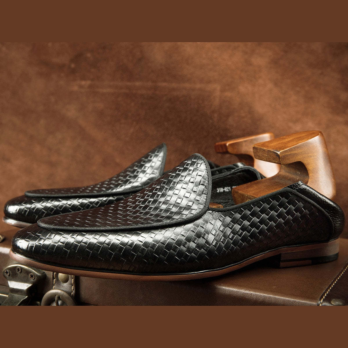 luxury black color slip-on leather loafers shoes men