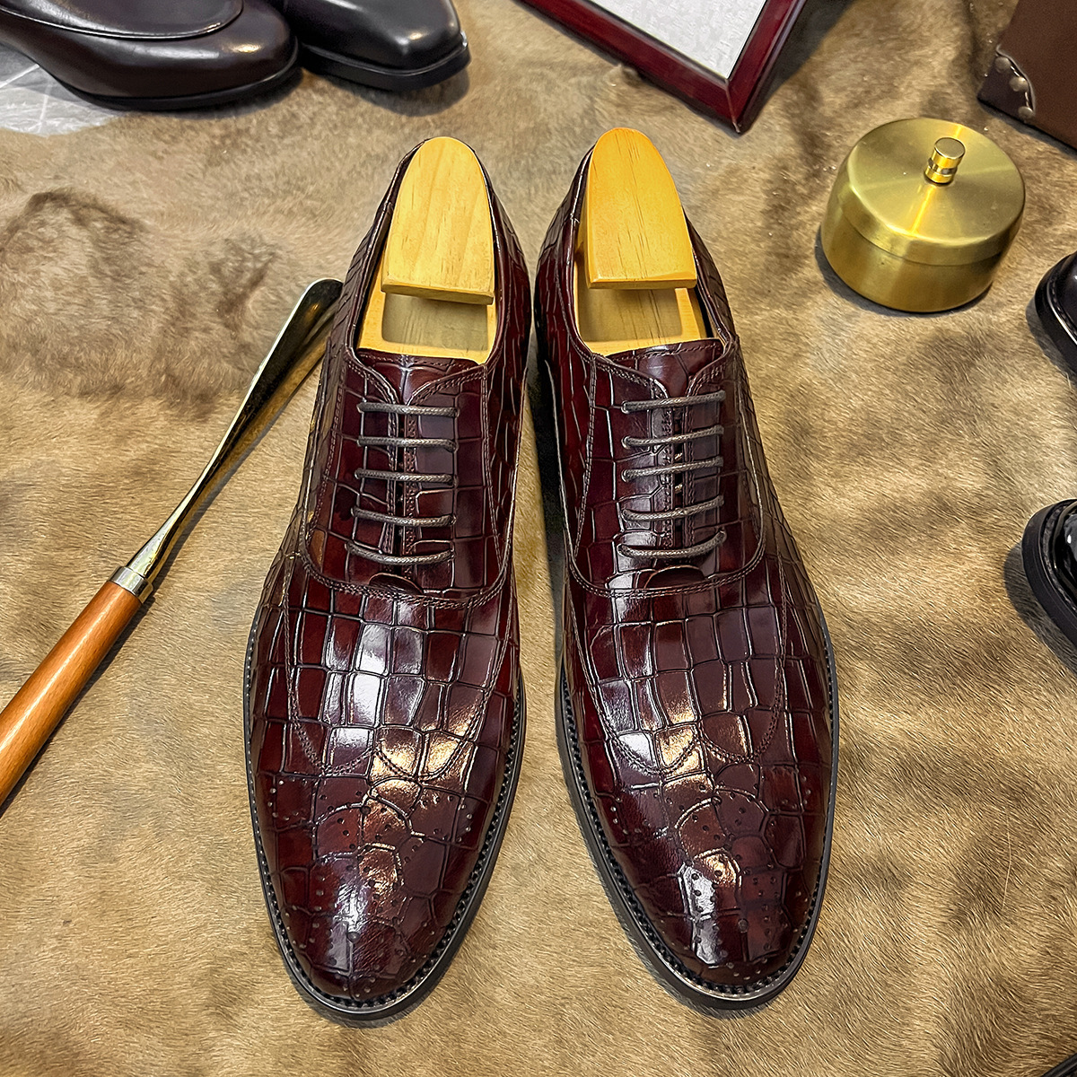 Men's business casual pointed leather shoes