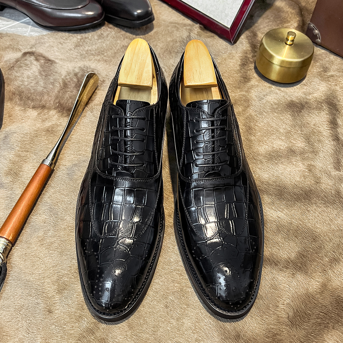 Men's business casual pointed leather shoes