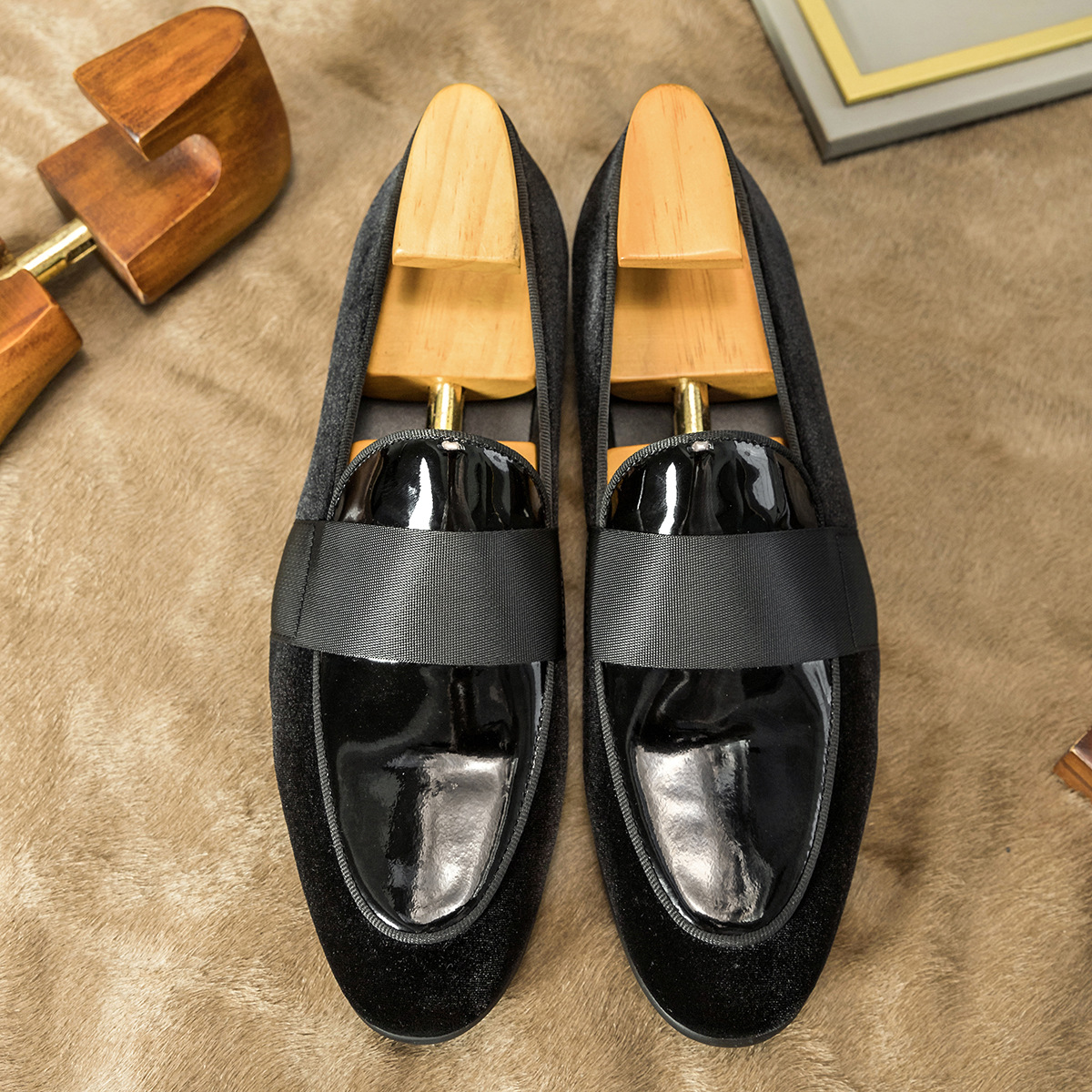 [Copy]Exquisitely carved dark brown loafers, luxurious and elegant texture highlights gentleman style