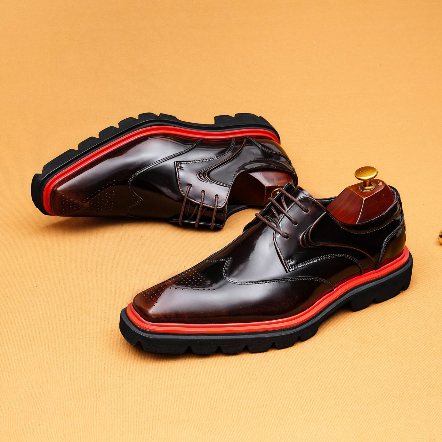 2026 New Fashionable Pointed Toe Lace-up Men's High-End Leather Shoes with Red and Blue Trim and Thick Sole Design