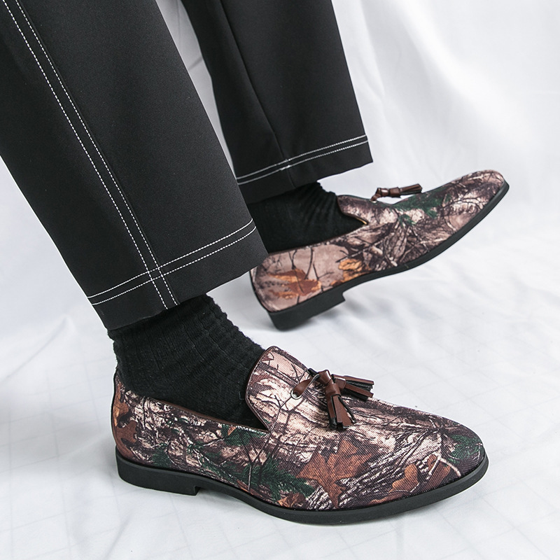 Men's embroidered tassel loafers