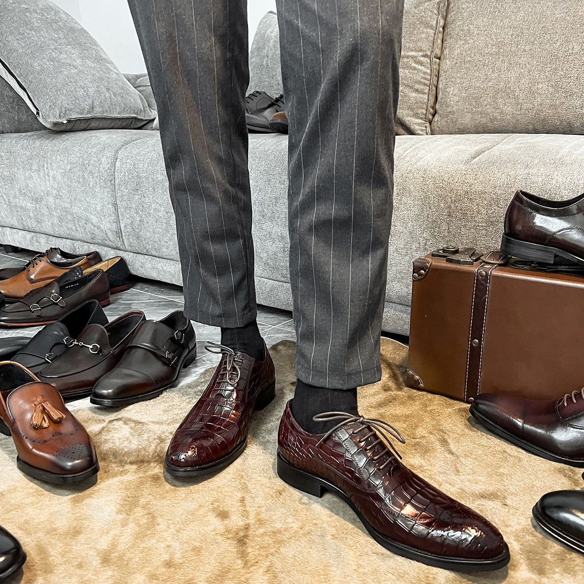 Men's business casual pointed leather shoes