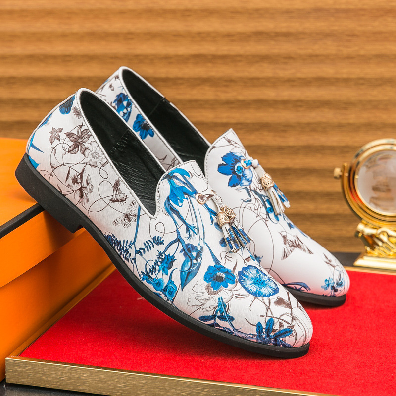 Cross-border fashion tassel slip-on leather shoes for men, personalized Chinese style printed loafers, Korean version of small leather shoes for men