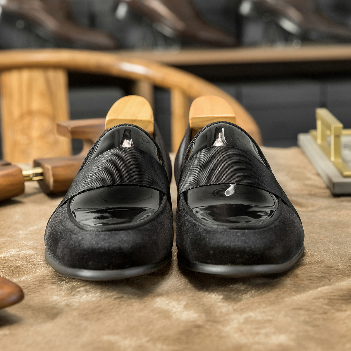 [Copy]Exquisitely carved dark brown loafers, luxurious and elegant texture highlights gentleman style