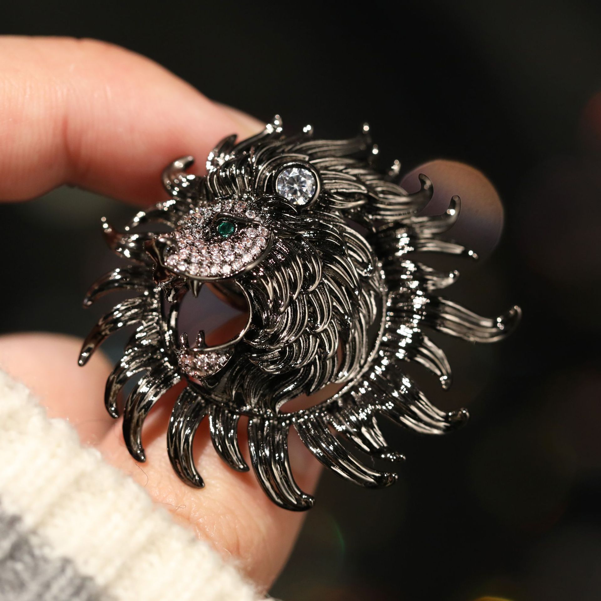 Bold Lion Magnetic Brooch