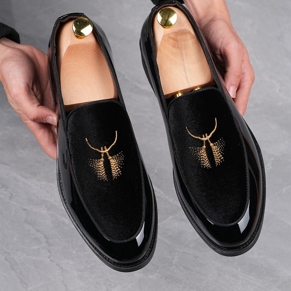 Men's Embroidered Casual Loafers
