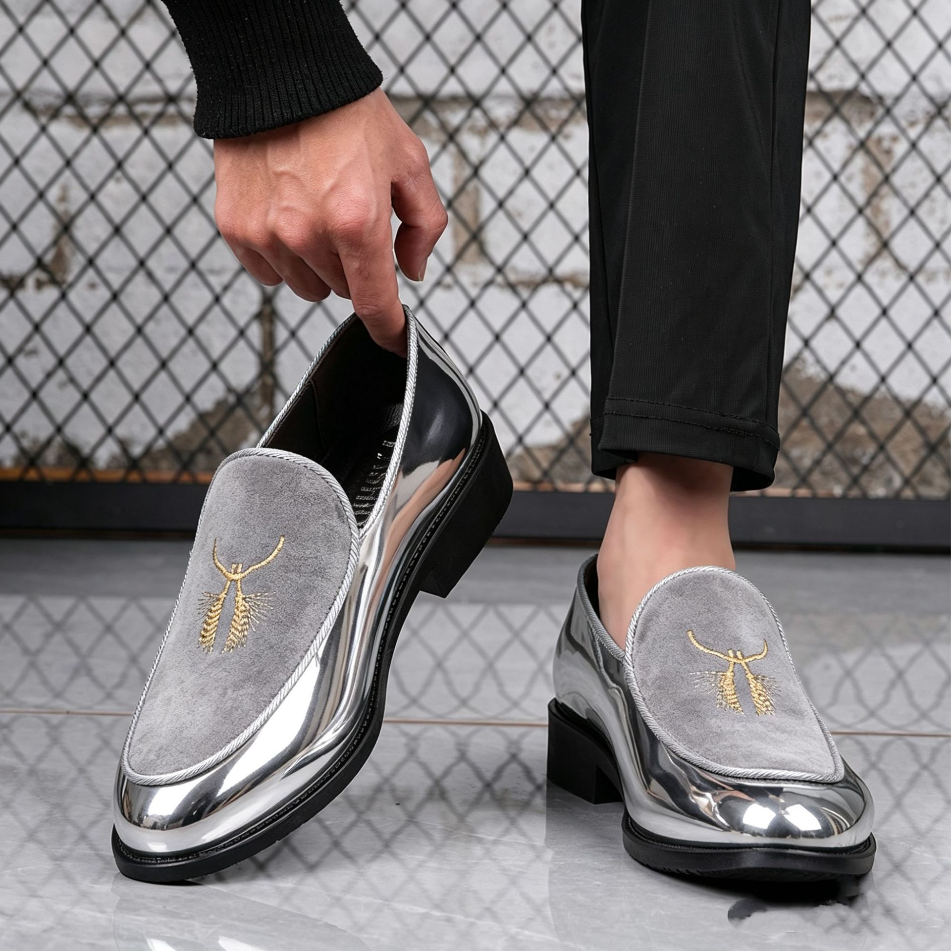 Men's Embroidered Casual Loafers