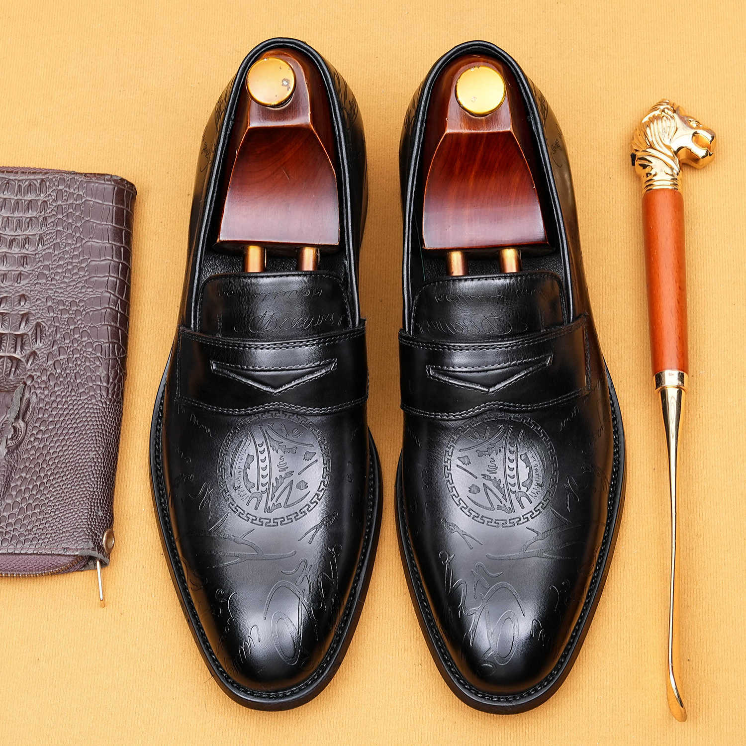 Pointed-toe genuine leather British style embossed men's business casual shoes
