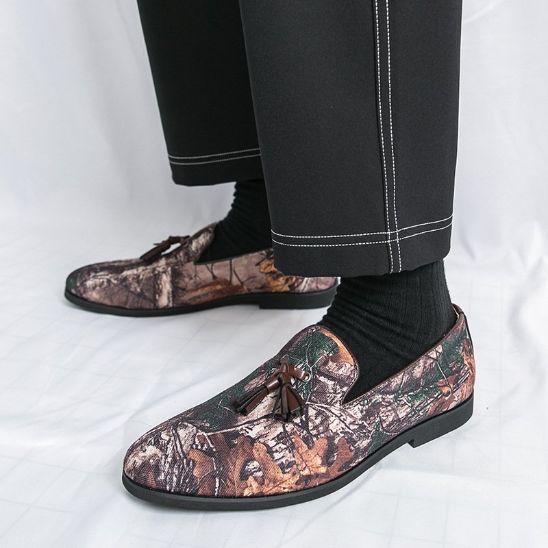 Men's embroidered tassel loafers