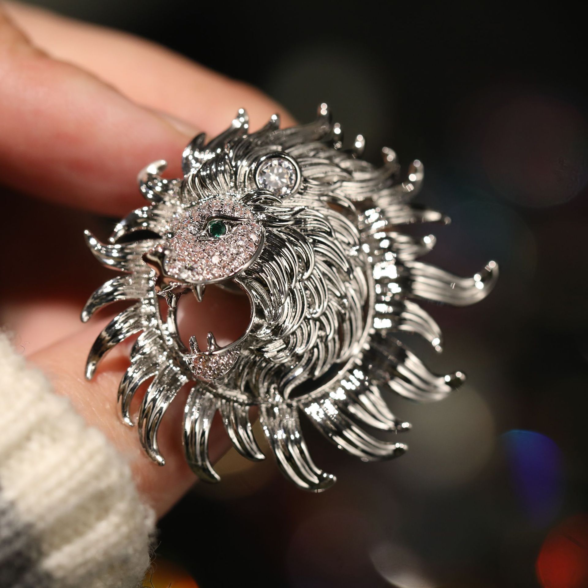 Bold Lion Magnetic Brooch